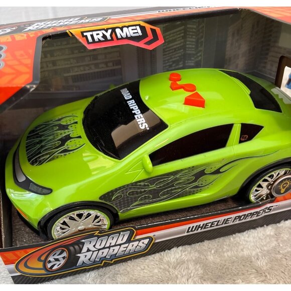 Road Rippers Wheelie Poppers Toy Car Green With Motorized Wheelie Sound Action - Picture 4 of 6